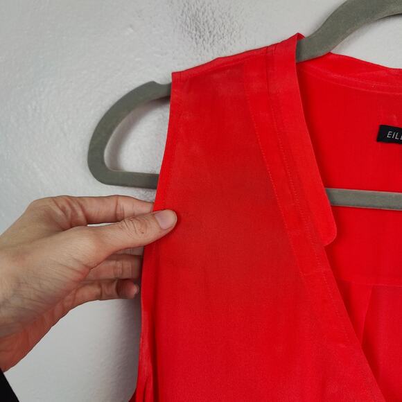 Eileen Silk Crepe Top‎ Womens Medium Orange Red Button Up Sleeveless Minimalist - Picture 3 of 9